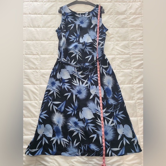 Navy and Light Blue Floral Sleeveless Dress - Picture 8 of 9